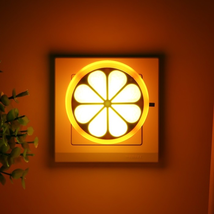 Ночник пластик LED 1W Ночник пластик LED 1W "Цитрус" 6,5х6,5х3,5 см RISALUX