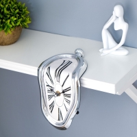 Часы настольные "Стекающие. Стиль Сальвадора Дали", бесшумные, 17.5 х 11.5 х 14.5 см