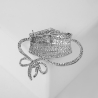 Брошь &laquo;Маска&raquo; медицинская, цвет белый в серебре