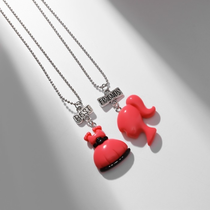 Кулоны &laquo;Неразлучники&raquo; кукла и платье, цвет розовый в серебре, 40 см