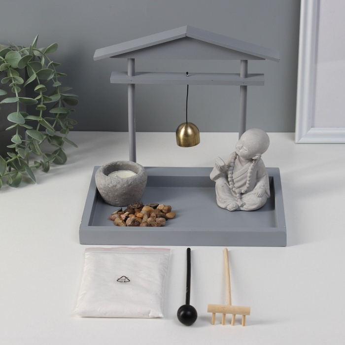 Сад Дзен "Маленький Будда в сером" песок+камни+аромапалочка+колокол 16х22х18,5 см