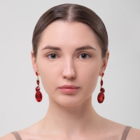 Серьги висячие со стразами &laquo;Вечеринка&raquo; дорожка из капель, цвет красный в золоте, 7 см