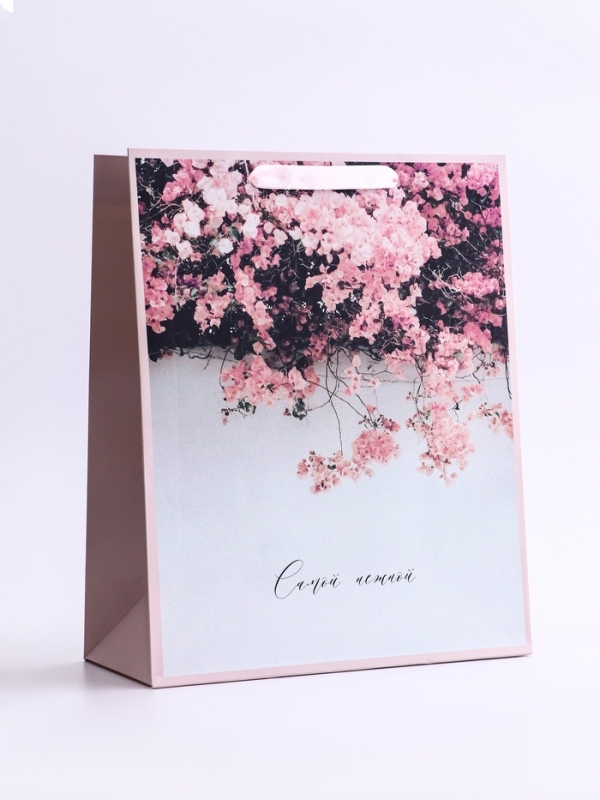 Пакет подарочный вертикальный &laquo;Табебуйя розовая&raquo;,  M 26 &times; 32 &times; 12 см