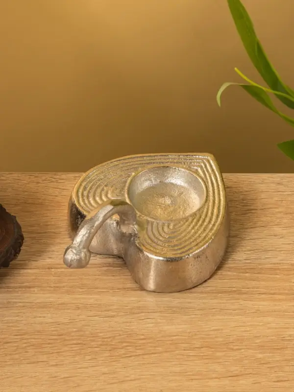 Подсвечник с ручкой "Сердце" алюминий 12х9,5х5,5 см