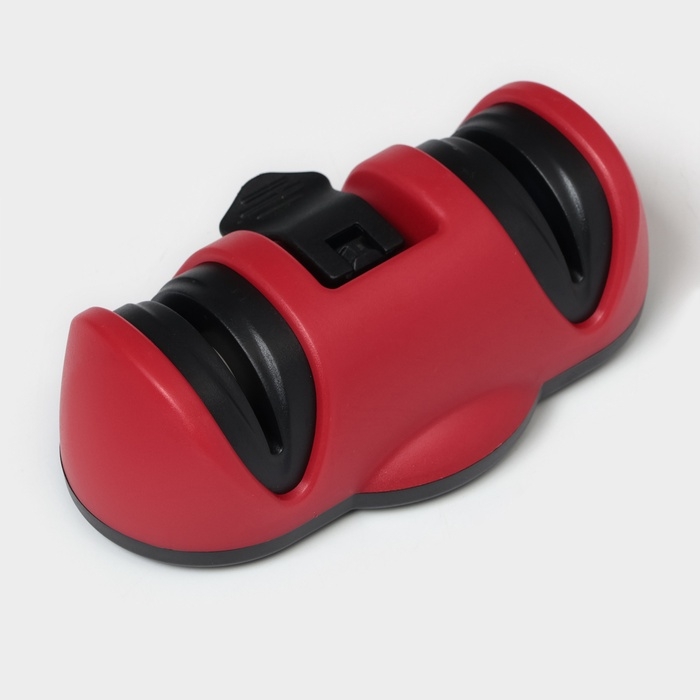 Точилка для ножей Доляна &laquo;Профи&raquo;, 13&times;7&times;4,5 см, с полировкой, на присоске, цвет красный