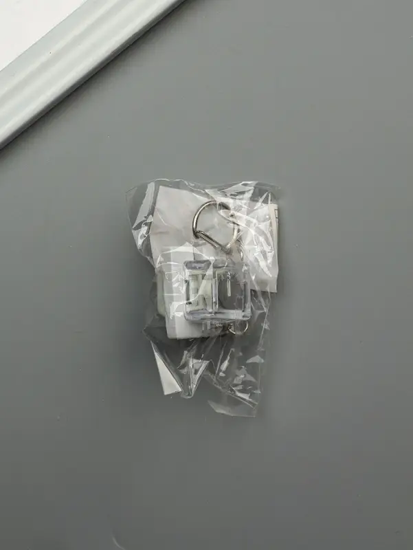 Брелок - антистресс для ключей на карабине &laquo;Кнопка кейкап&raquo;, световой, белый, 2&times;2&times;2.6 см