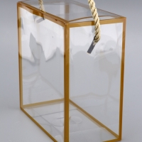 Коробка из PET с ручками, золотая, 14 х 14 х 7 см Коробка из PET с ручками, золотая, 14 х 14 х 7 см