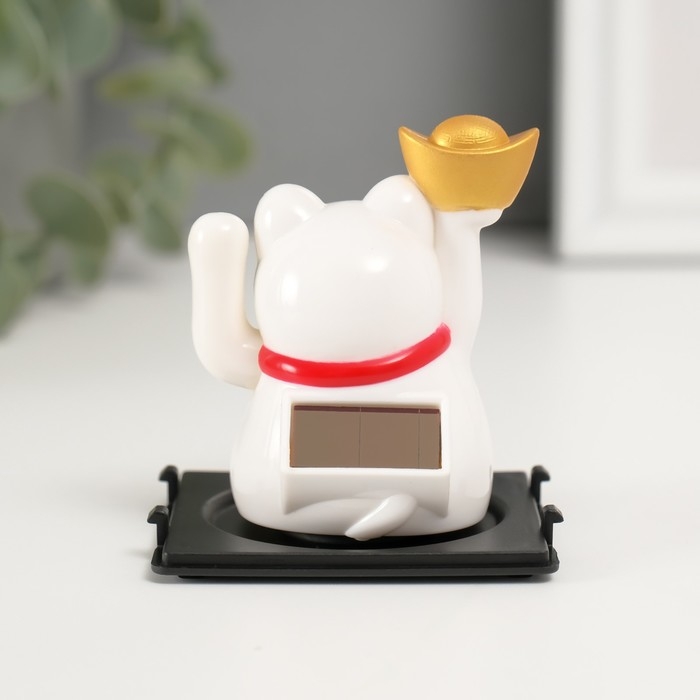 Маятник пластик "Белый Манэки-нэко со слитками Ямб" 5х5х6 см