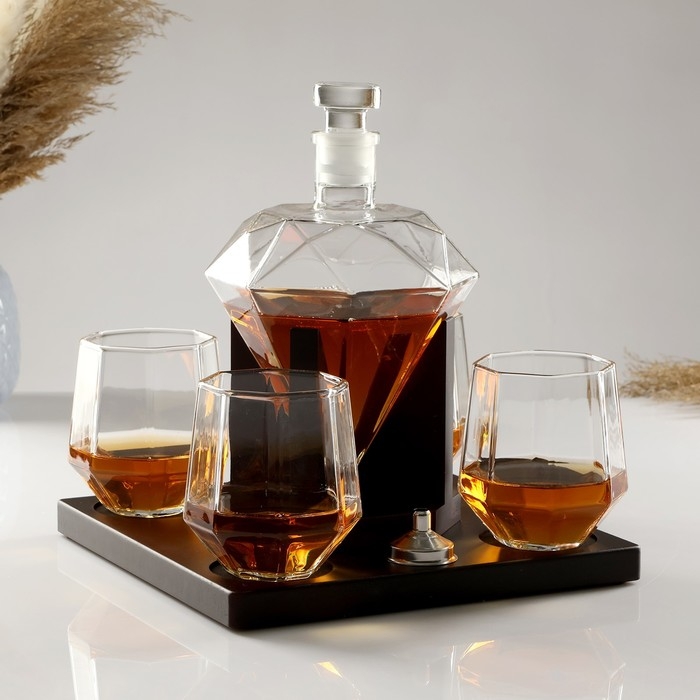 Мини-Бар Рубин, на подставке, штоф - 880 мл, бокалы - 200 мл, 13,5 х 23 х 23 см Мини-Бар Рубин, на подставке, штоф - 880 мл, бокалы - 200 мл, 13,5 х 23 х 23 см