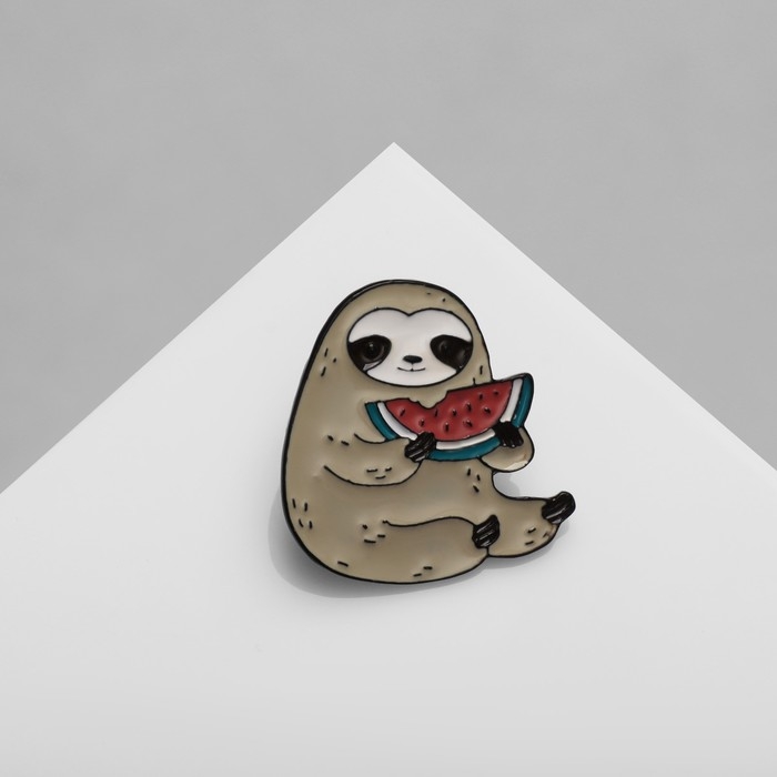 Значок &laquo;Ленивец&raquo; с арбузом, цветной в чёрном металле