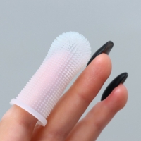 Щётка для чистки зубов животных, 5,5 х 2,5 см, белая, контейнер 7 х 4 см