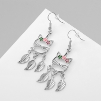 Серьги эмаль &laquo;Кошка&raquo; с листьями, цветные в серебре