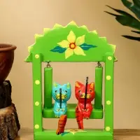 Сувенир "Котята на качелях" дерево 10х3,5х15 см, цв. зелёный