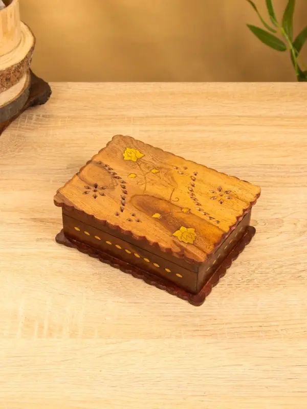 Шкатулка резная "Листья" 18х13х6 см, дерево шишам