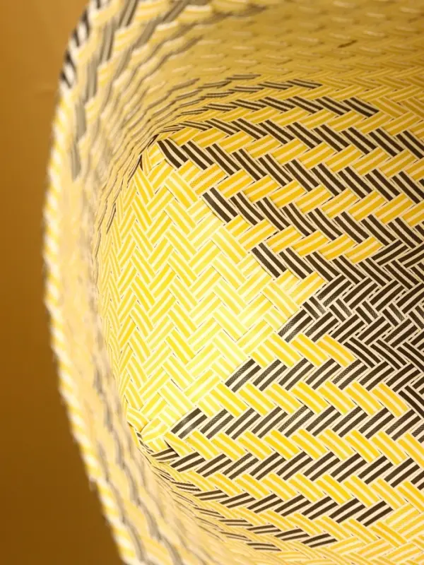 Сумка плетёная пластиковая 30х15х35 см, цв. чёрный, бежевый, белый