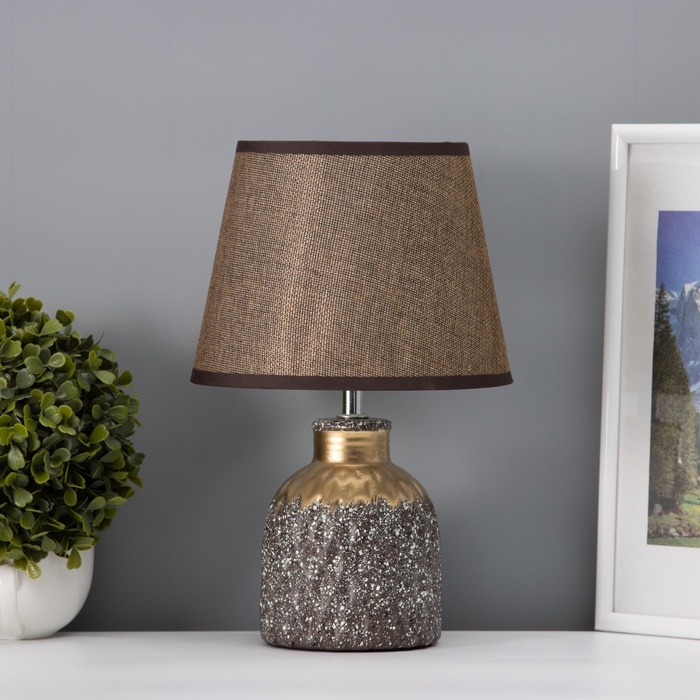 Настольная лампа с абажуром RISALUX «Овация», 1×Е14, 40 Вт, кофейный/золото, 22×22×31 см Настольная лампа с абажуром RISALUX «Овация», 1×Е14, 40 Вт, кофейный/золото, 22×22×31 см