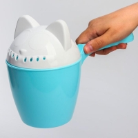 Ковш пластиковый для купания и мытья головы, детский банный ковшик &laquo;Котофей&raquo;, 1 л., с леечкой, цвет голубой