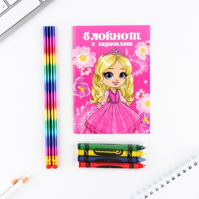 Набор: блокнот А6, карандаши (2 шт.) и восковые мелки (4 шт.) &laquo;С 8 марта&raquo;