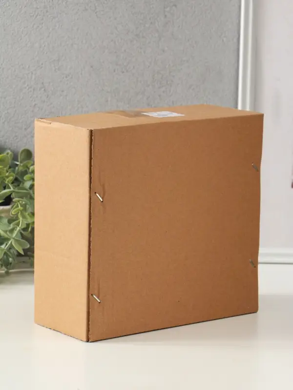 Сувенир керамика "Две птички на яблоке" белый с золотом 7х22х22,5 см