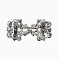 Зажим для кардигана "Ажур", завитки, цвет белый в серебре