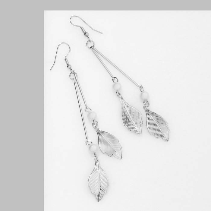 Серьги висячие &laquo;Жемчуг&raquo; листья, цвет белый в серебре
