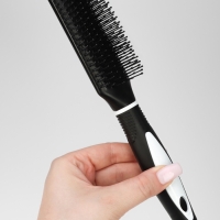 Расчёска массажная, 3,8 &times; 23,2 см, цвет чёрный/белый