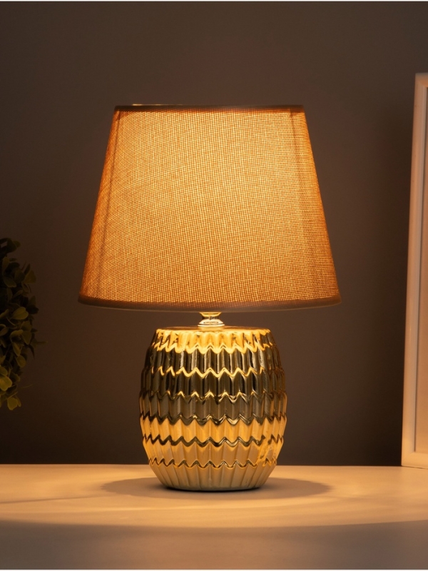 Лампа настольная "Рябь" 40Вт Е14 золото 19х19х27см