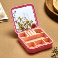 Органайзер для хранения украшений с зеркалом «Шкатулка портативная», 9*9*2,5см, цвет розовый Органайзер для хранения украшений с зеркалом «Шкатулка портативная», 9*9*2,5см, цвет розовый