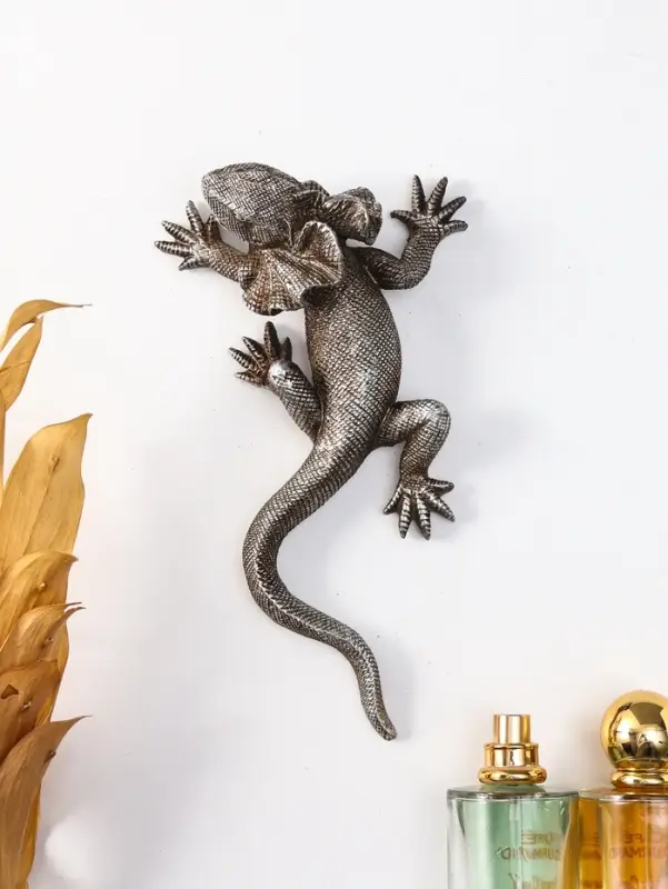 Панно интерьерное полистоун "Плащеносная ящерица" чернённое серебро 21х11,5х4,5 см