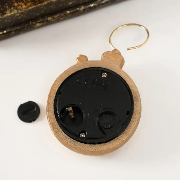 Сувенир полистоун с часами "Жабий король" 25х15,3х8 см