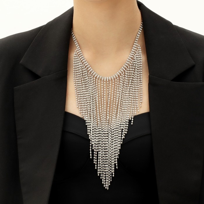 Колье &laquo;Водопад&raquo; россыпь, цвет белый в серебре, 25 см