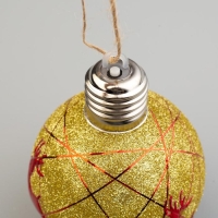 Набор ёлочных шаров &laquo;Красные нити&raquo; 2 шт., батарейки, 1 LED, свечение тёплое белое