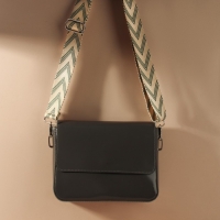 Ручка для сумки «Стрелки тройные», с карабинами, 139 ± 3 × 3,8 см, цвет белый/серый Ручка для сумки «Стрелки тройные», с карабинами, 139 ± 3 × 3,8 см, цвет белый/серый