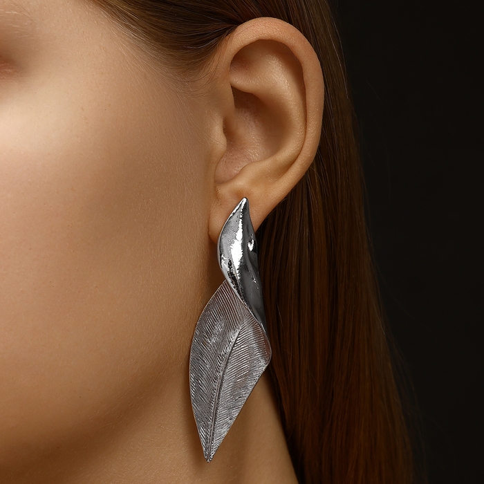 Серьги металл &laquo;Богема&raquo; скрученный листок, цвет серебро