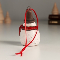 Сувенир керамика подвеска "Снеговичок в цилиндре и шарфике" 3,9х4х6,9 см Сувенир керамика подвеска "Снеговичок в цилиндре и шарфике" 3,9х4х6,9 см