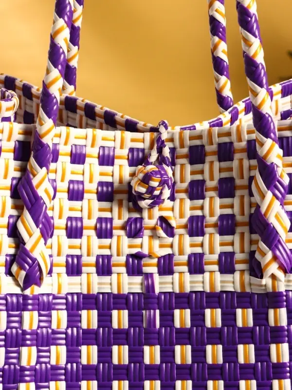 Сумка плетёная пластиковая 40х20х55 см, цв. фиолетово-белый