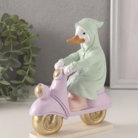 Сувенир полистоун "Утка в зелёном дождевике на мопеде" 13х5,5х16 см