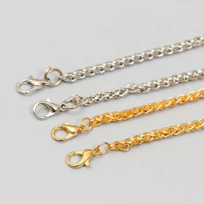 Цепочка с 2-мя карабинами толщина звена 0,1 см 0,4х60 см золото/серебро МИКС