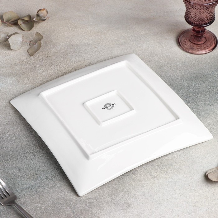 Блюдо фарфоровое для подачи Magistro &laquo;Квадрат Бланш&raquo;, d=26 см, цвет белый