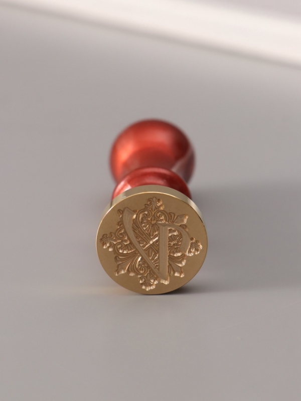 Печать для сургуча с пластиковой ручкой "Буква V на вензеле" 2,5х2,5х6,3 см