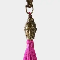Брелок-кисточка "Будда" 17 см, цв. фуксия, золотистый