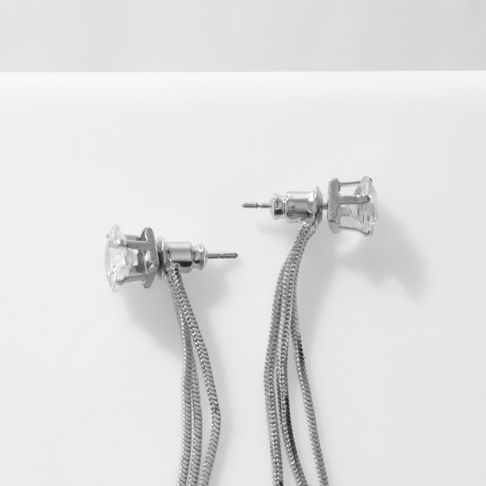 Серьги висячие со стразами &laquo;Цепочки&raquo; квадрат, цвет белый в серебре