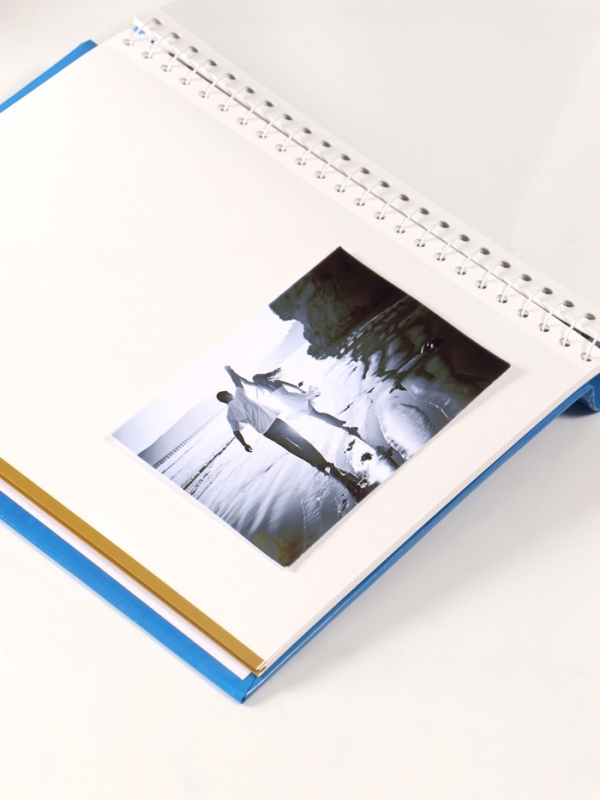 Фотоальбом магнитный 20 листов "Улыбайся чаще" голубой тиснение серебро 29х24х2 см