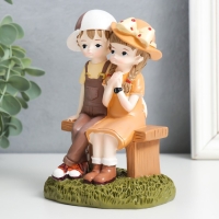 Сувенир полистоун "Мальчик и девочка на скамейке" МИКС 7х10,3х14,5 см