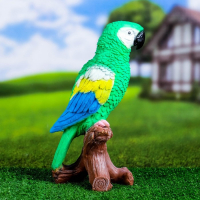 Садовая фигура "Попугай на коряге" 12х18х34см, зеленый Садовая фигура "Попугай на коряге" 12х18х34см, зеленый