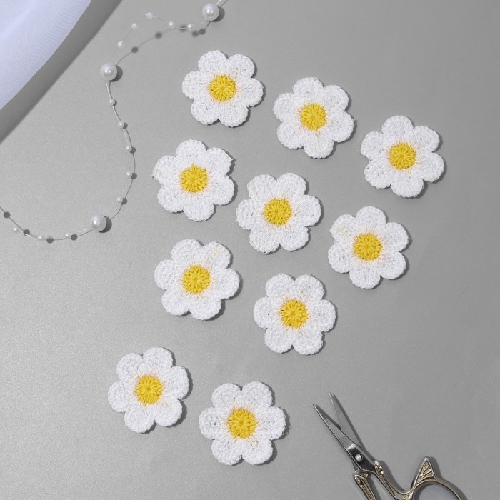 Вязаные элементы &laquo;Ромашки&raquo;, 3,4 &times; 3,4 см, 10 шт, цвет белый/жёлтый