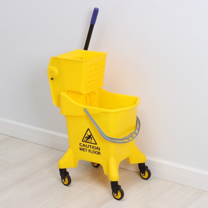 Тележка уборочная для клининга с механическим горизонтальным отжимом (механизм пластик) 31 л, цвет жёлтый Тележка уборочная для клининга с механическим горизонтальным отжимом (механизм пластик) 31 л, цвет жёлтый