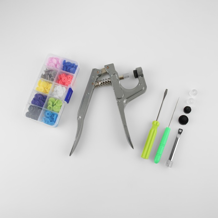 Набор для установки пластиковых кнопок: кнопки, d = 12 мм, 50 шт, щипцы, шило, отвёртка, в органайзере Набор для установки пластиковых кнопок: кнопки, d = 12 мм, 50 шт, щипцы, шило, отвёртка, в органайзере