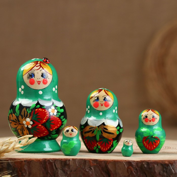 Матрёшка &laquo;Божья коровка&raquo;, зелёное платье, 5 кукольная, 10-12 см