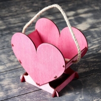 Кашпо деревянное 17.7×10.5×15 см уникальное "Сердце на двоих", ручка верёвка, бордовый Кашпо деревянное 17.7×10.5×15 см уникальное "Сердце на двоих", ручка верёвка, бордовый